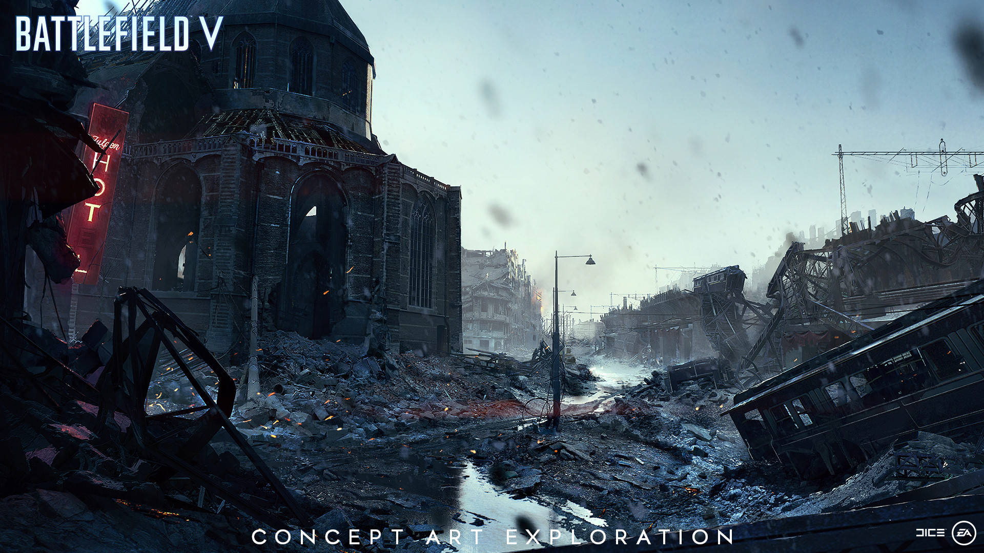 Battlefield 5 桌布 壁紙 — 一條被戰爭摧殘的城市街道，有毀壞的教堂和翻倒的電車，在灰色的天空下飄著雪。