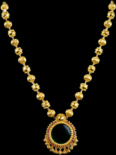 Necklace 桌布 壁紙 — 一條金色項鍊，帶有精緻的珠飾和一個深綠色寶石吊墜，背景為黑色。