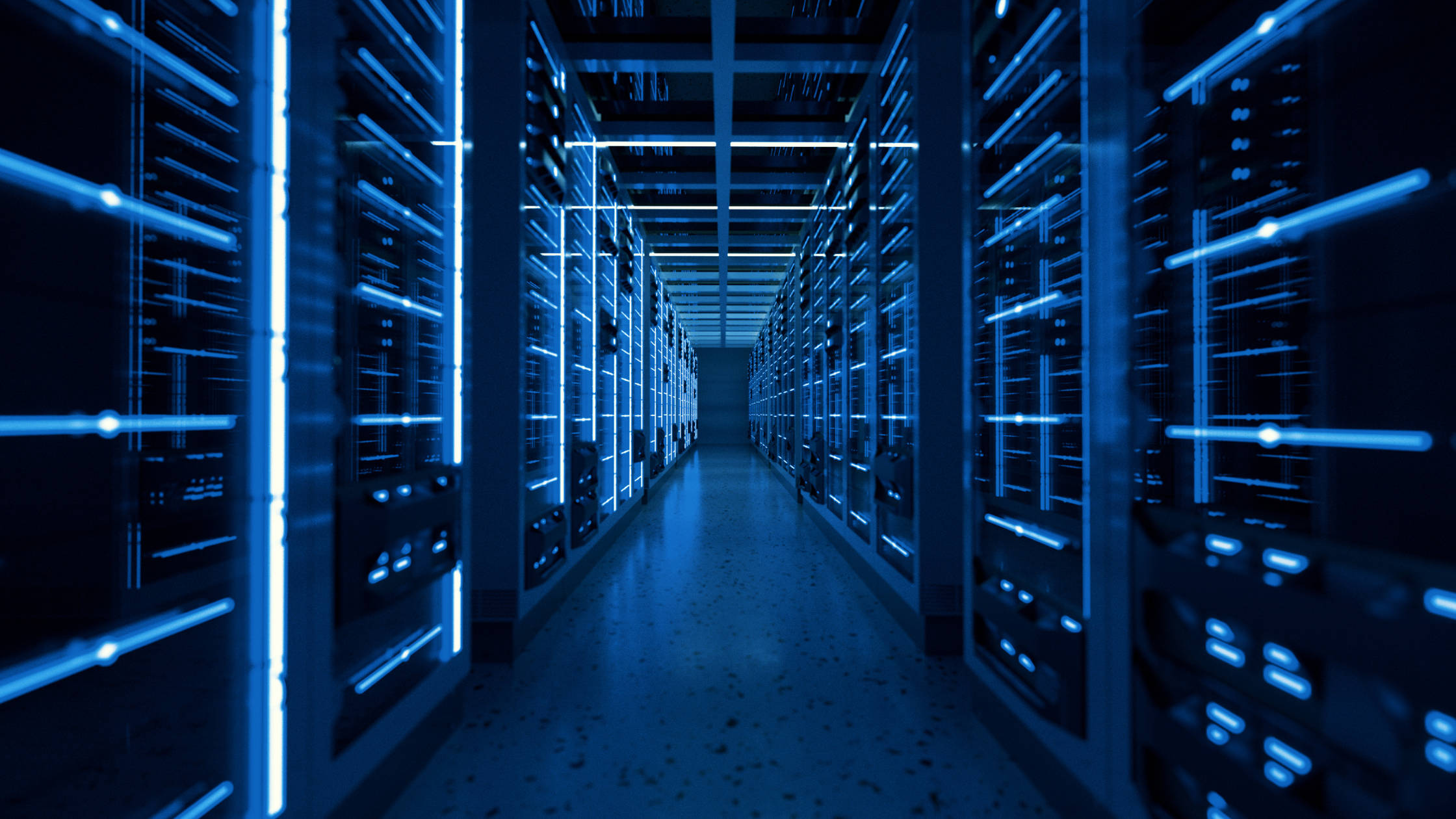 data 桌布 壁紙 — 一條長長的伺服器機架走廊，在黑暗的資料中心中發出藍光。
