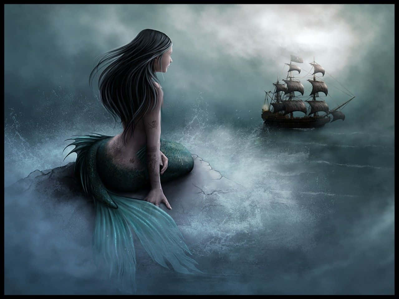 Mermaids 桌布 壁紙 — 一條長黑髮的美人魚坐在岩石上，凝視著暴風雨灰色海洋中遠處的帆船。