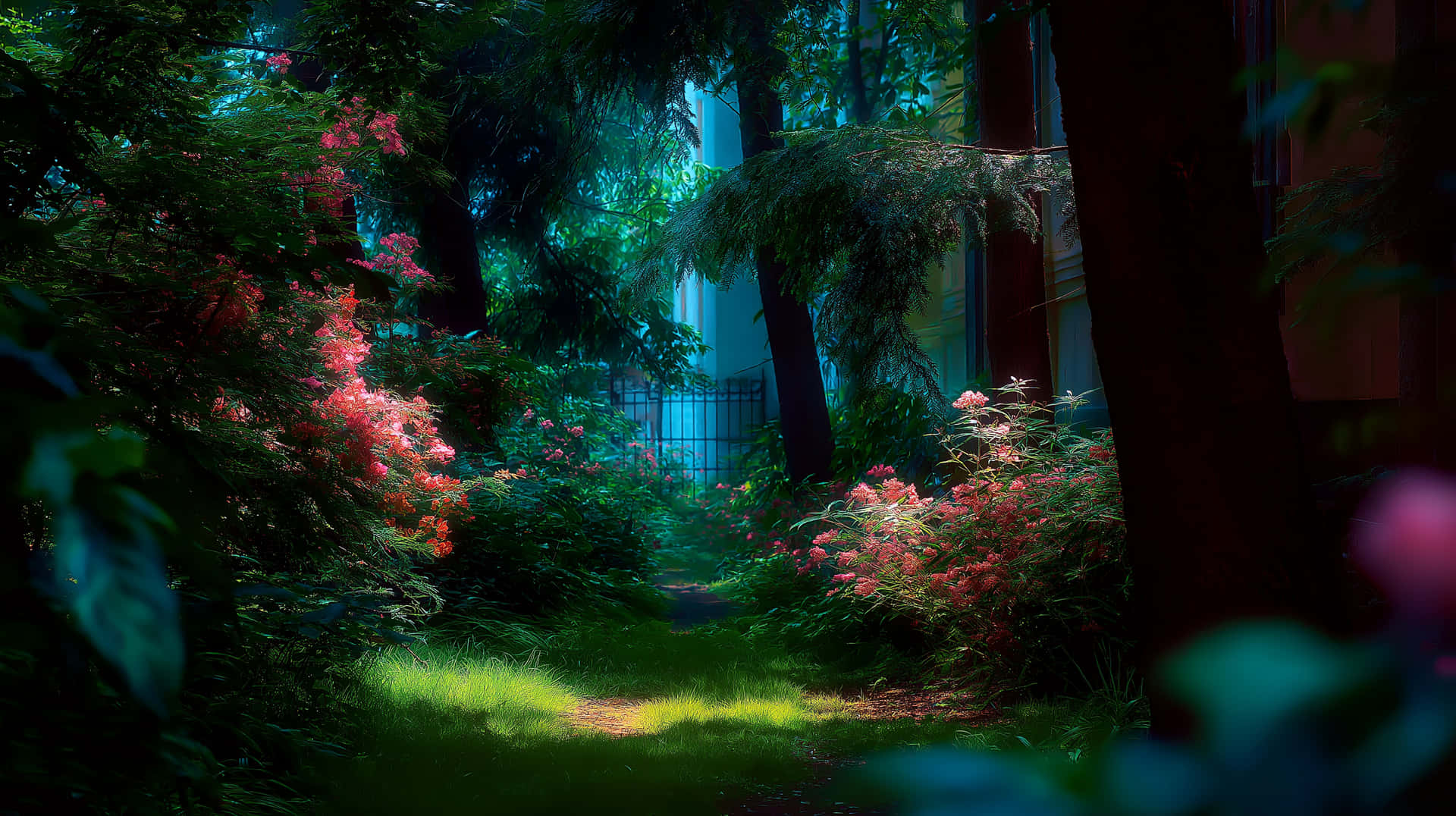 Sunlit Forest Pathway Leading to a Hidden Gate in Greenery 壁紙 — 一條陽光普照的小徑蜿蜒穿過一個茂盛的花園，園中有粉紅色的開花灌木和高聳的樹木，投下斑駁的陰影。