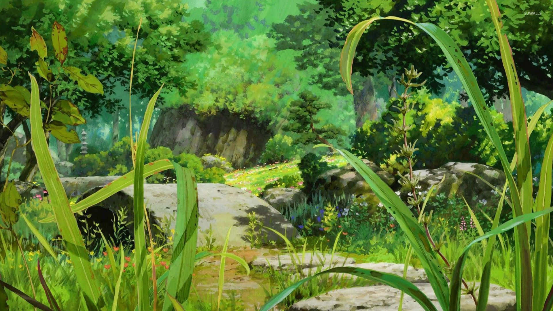 Anime Forest 桌布 壁紙 — 一條陽光普照的森林小徑蜿蜒穿過茂密的綠色樹葉和野花，上方是生機勃勃的樹冠。