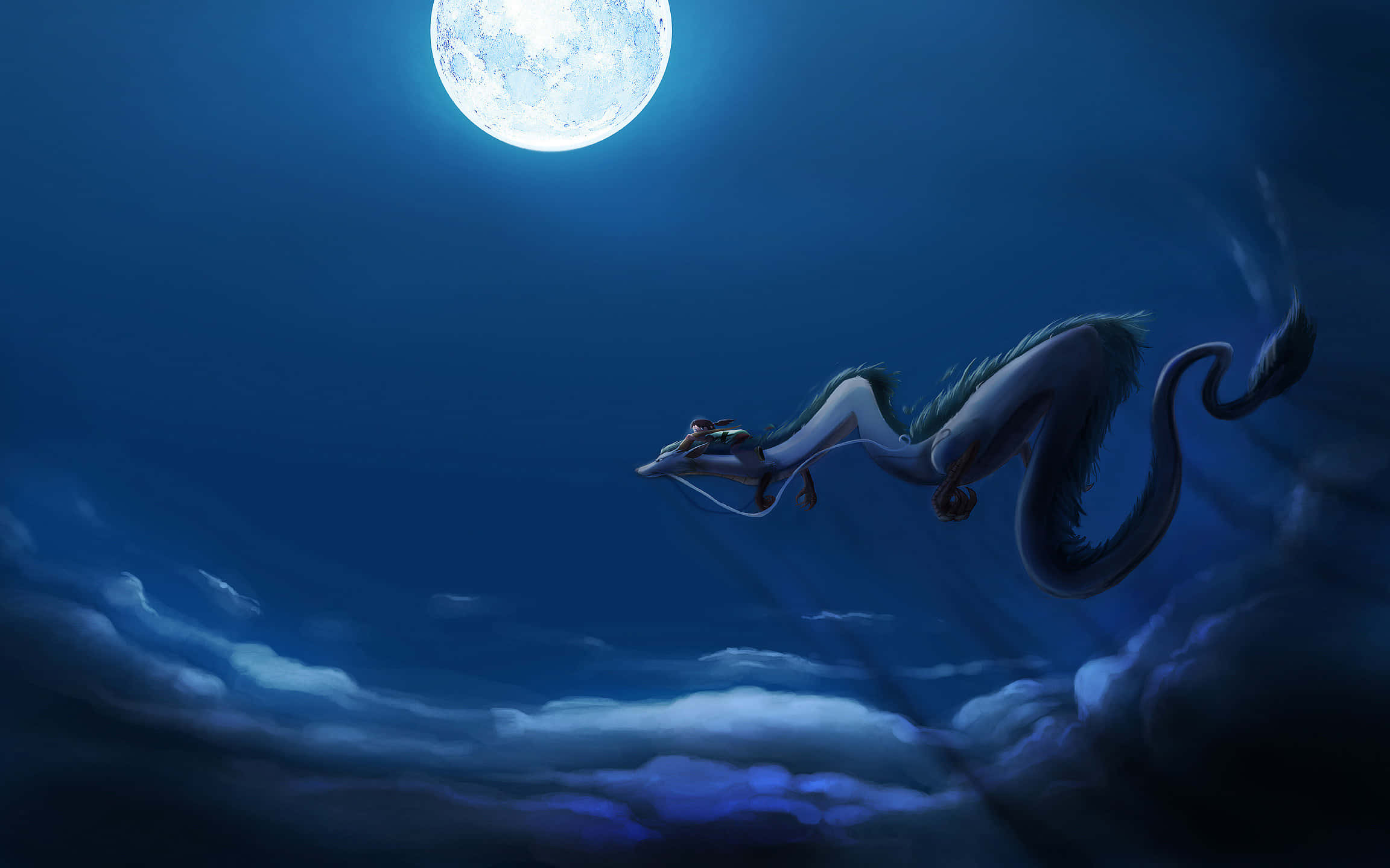 神隱少女 桌布 壁紙 — 一條雄偉的龍在月光照耀的夜空中優雅地翱翔，飛越翻滾的雲層。