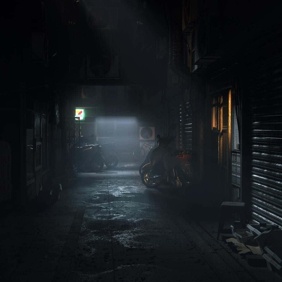 Alleyway 桌布 壁紙 — 一條霧氣瀰漫的夜晚小巷，被遠處的霓虹燈和溫暖的窗戶光照亮，在濕漉漉的路面上投下長長的影子。
