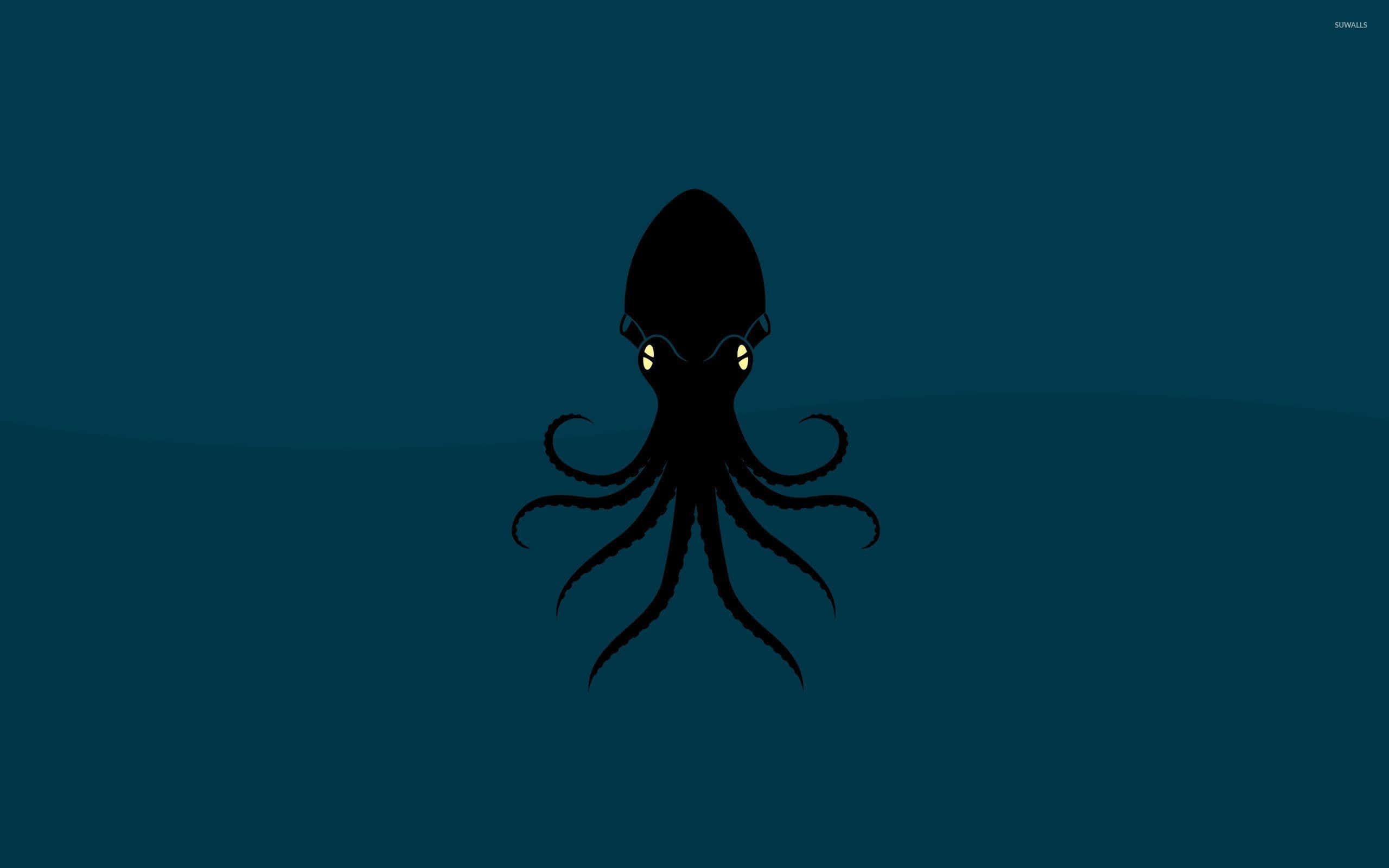 Giant Squid 桌布 壁紙 — 一條黑色魷魚剪影，帶有發光的黃色眼睛，漂浮在深藍色的海水中。