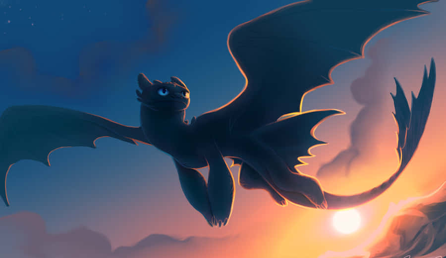 How To Train Your Dragon 4K 桌布 壁紙 — 一條黑龍在暮色天空中優雅翱翔，伴隨著發光的太陽和柔軟的雲朵。