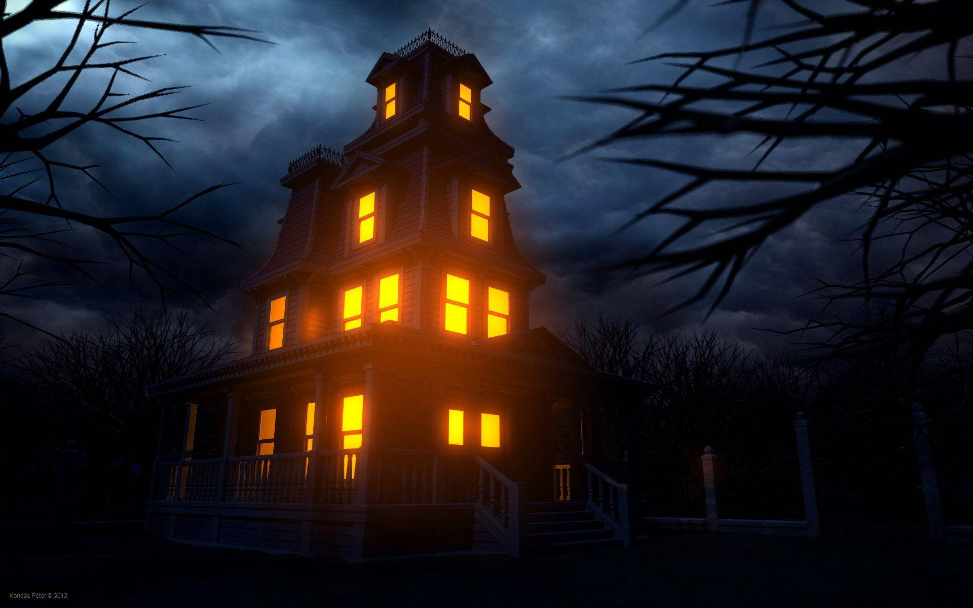 Haunted House Halloween 桌布 壁紙 — 一棟維多利亞式鬼屋，窗戶散發著詭異的橙色光芒，襯托著暴風雨夜晚的天空，周圍是光禿禿的樹枝。