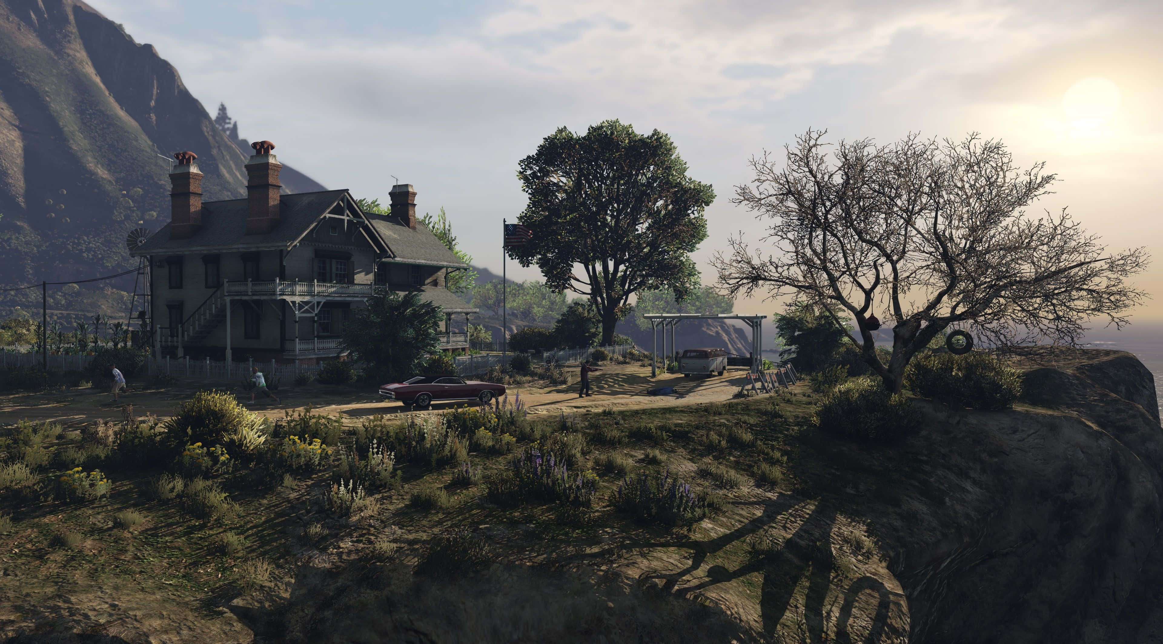 Gta 5 Desktop 桌布 壁紙 — 一棟質樸的兩層房屋，帶有紅色煙囪，坐落在陽光明媚的山坡上，周圍環繞著樹木和一輛復古紅色汽車。