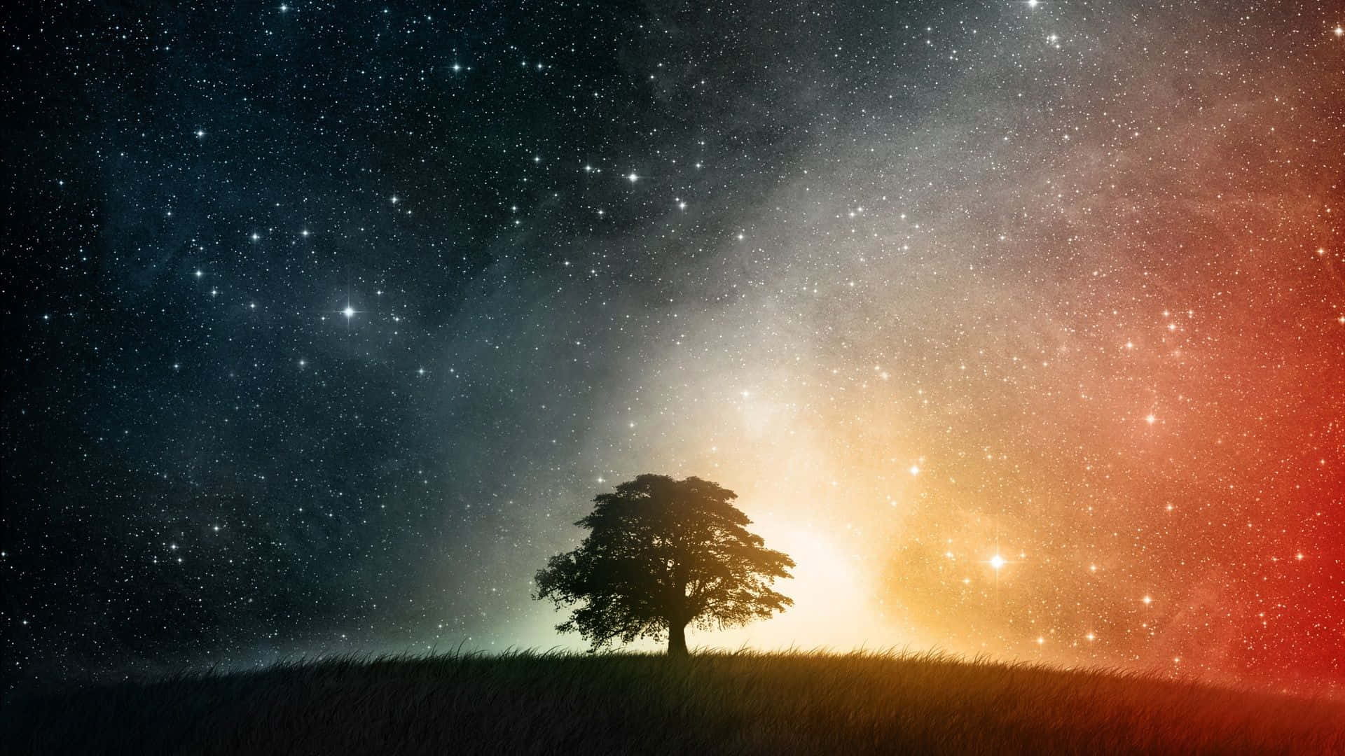 宇宙 桌布 壁紙 — 一棵孤樹的剪影矗立在長滿草的山丘上，下方是充滿活力的星空，散發著宇宙般的紅色和藍色光芒。