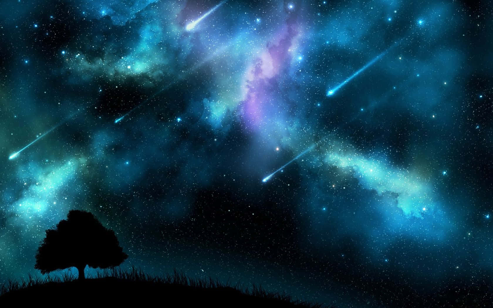 meteor 桌布 壁紙 — 一棵孤獨的樹的剪影矗立在山丘上，下方是充滿流星和發光星雲的 vibrant 宇宙天空。