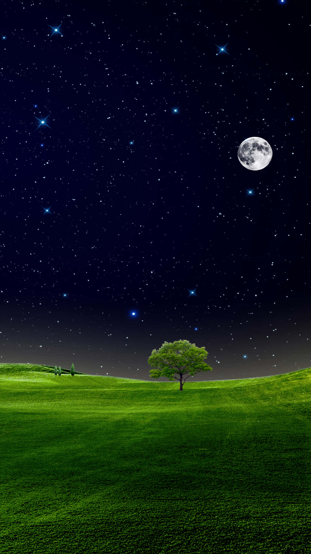 Moon And Stars iPhone 桌布 壁紙 — 一棵孤獨的樹矗立在充滿活力的綠色山丘上，上方是繁星點點的夜空，一輪滿月閃耀著光芒。