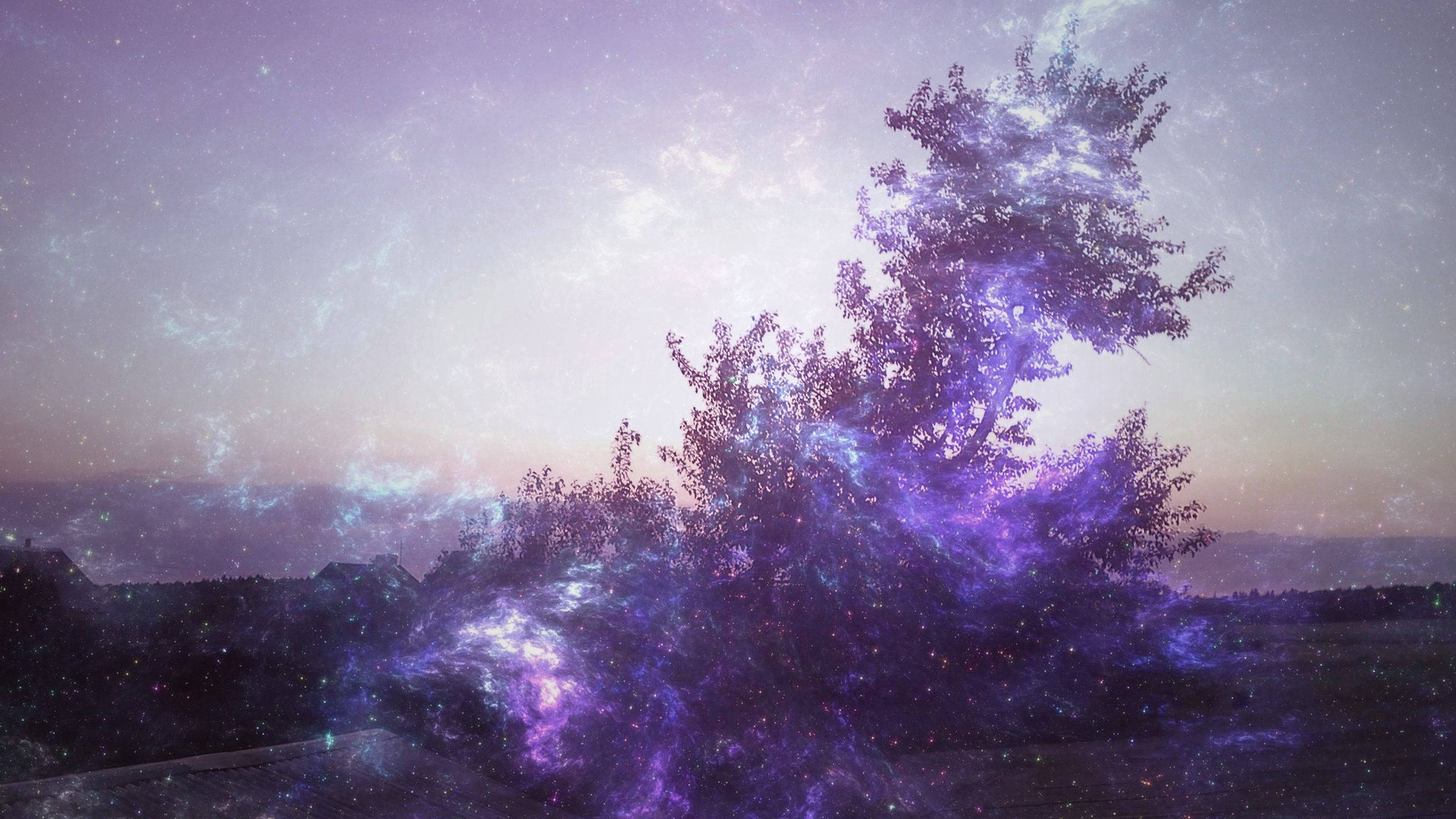 背景 桌布 壁紙 — 一棵孤獨的樹矗立在充滿紫色星雲和星星的宇宙天空下，散發著空靈的能量。