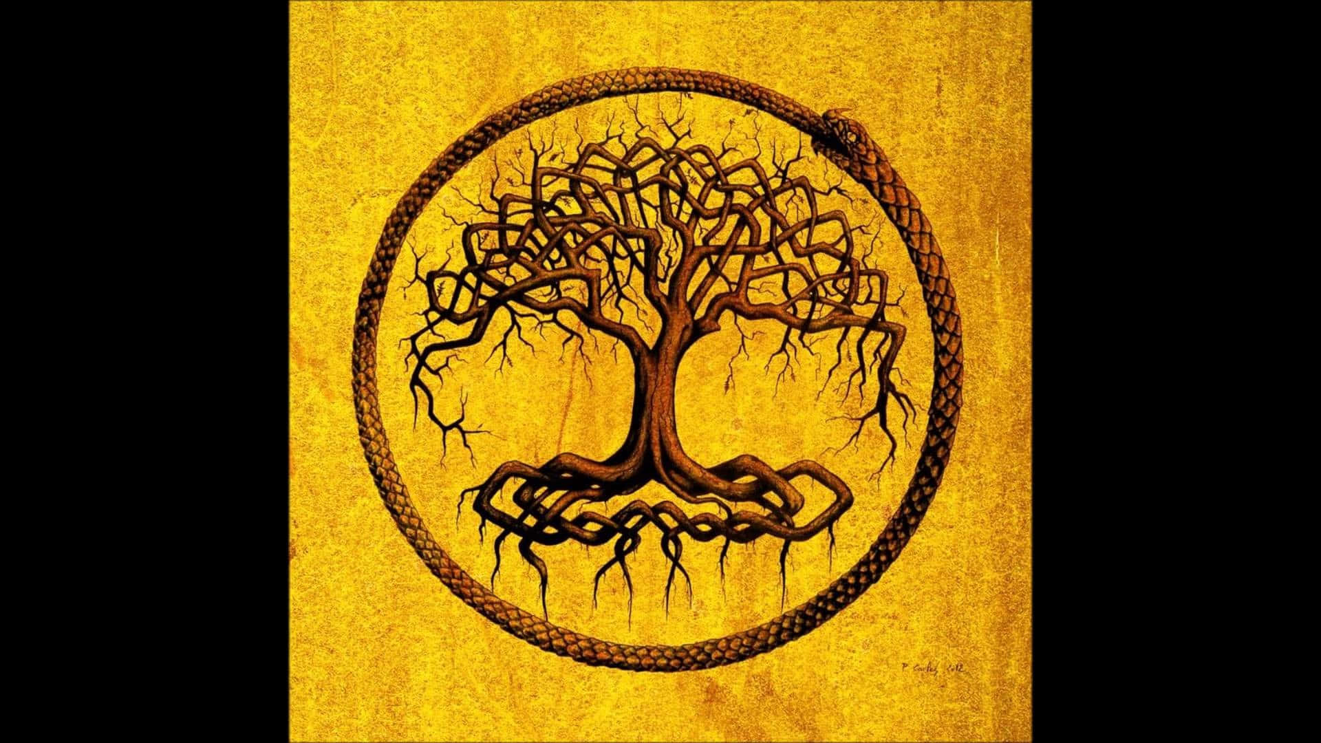 Norse Mythology 桌布 壁紙 — 一棵深色的樹，帶有複雜的根和枝條，被一條盤繞的蛇環繞在帶有紋理的金色背景上。