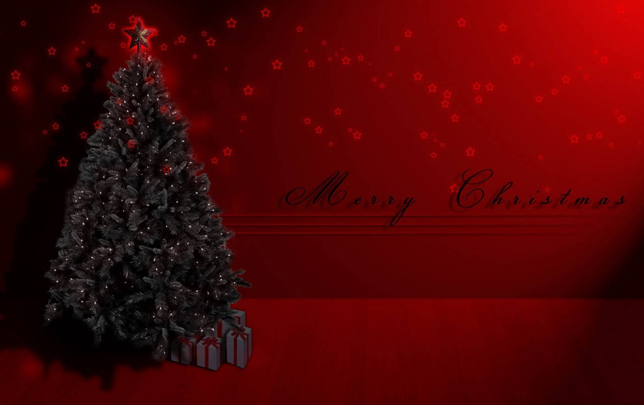 Black Christmas 桌布 壁紙 — 一棵深色聖誕樹裝飾著燈光和星星，旁邊放著包裝好的禮物，背景是豐富的紅色，有漂浮的星星和草書節日文字。