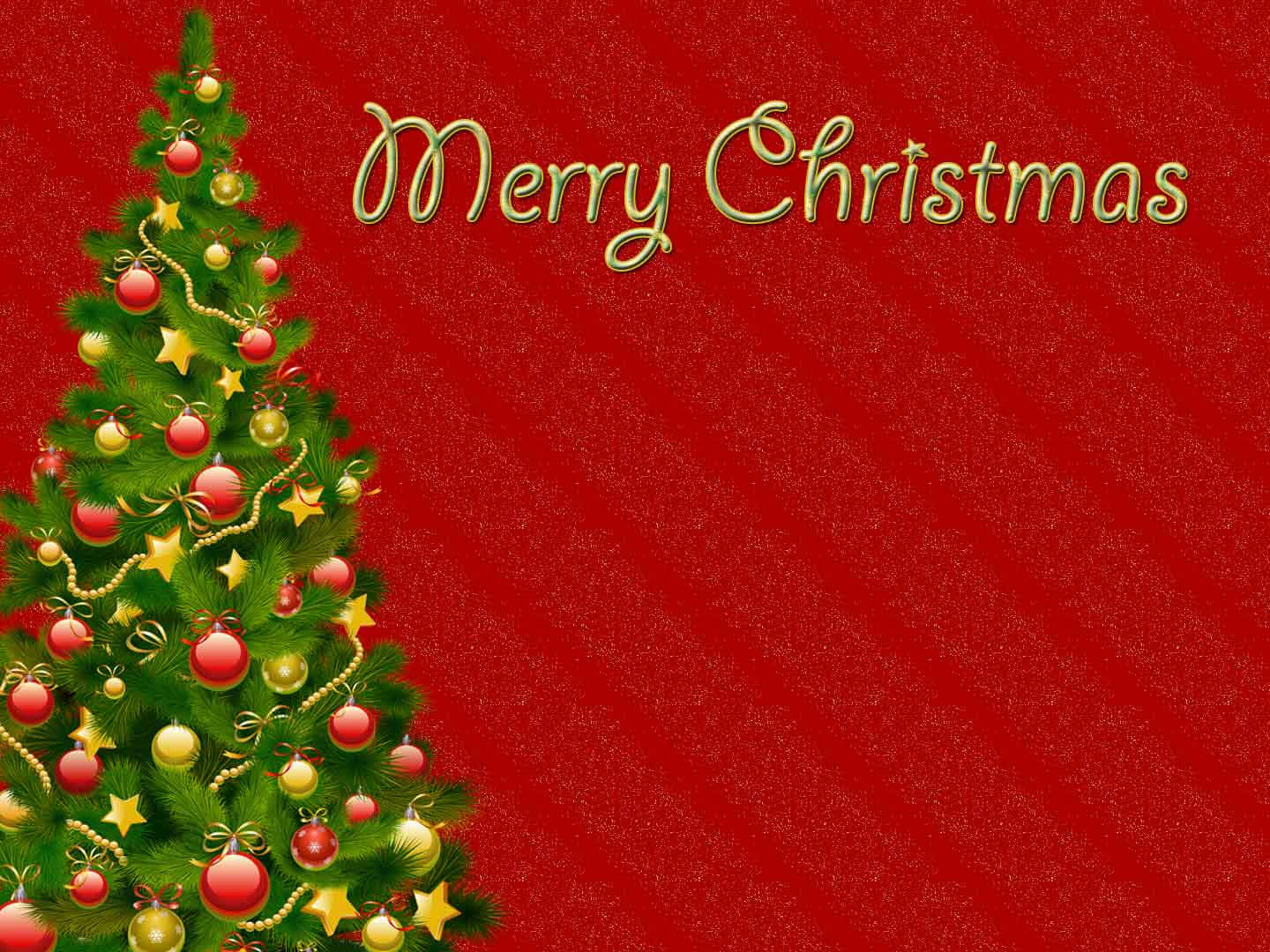 Red Christmas 桌布 壁紙 — 一棵節日聖誕樹裝飾著紅色、金色和黃色的飾物，站在閃爍的紅色背景前，背景上有金色的「Merry Christmas」字樣。