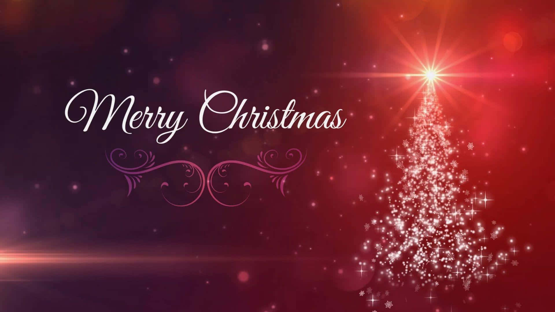 Christmas Card 桌布 壁紙 — 一棵閃爍的聖誕樹頂端有一顆明亮的星星，在深紅色漸變的天空和節日文字中閃耀。
