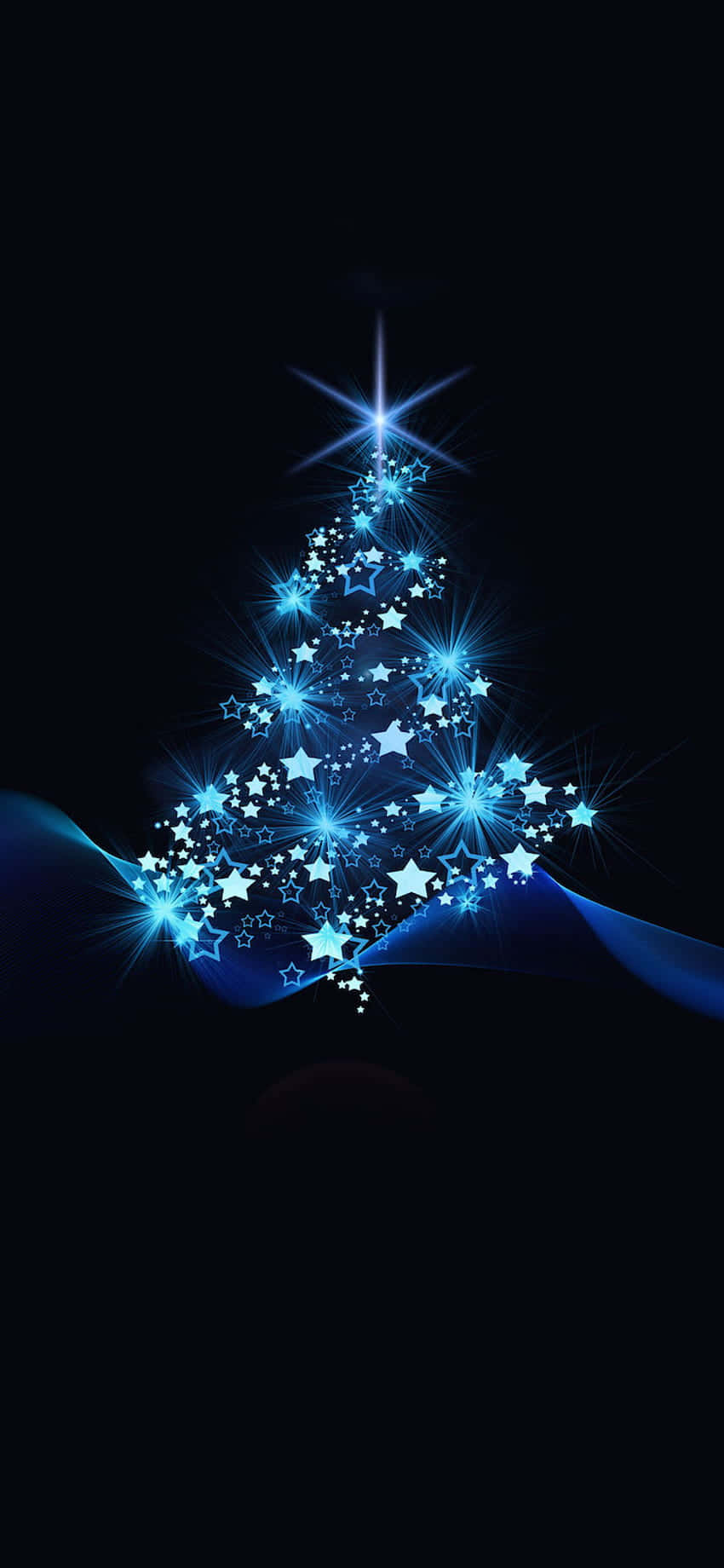 Cute Christmas Tree 桌布 壁紙 — 一棵閃耀的藍色星形聖誕樹在黑色背景上發光，伴隨著流動的光跡。