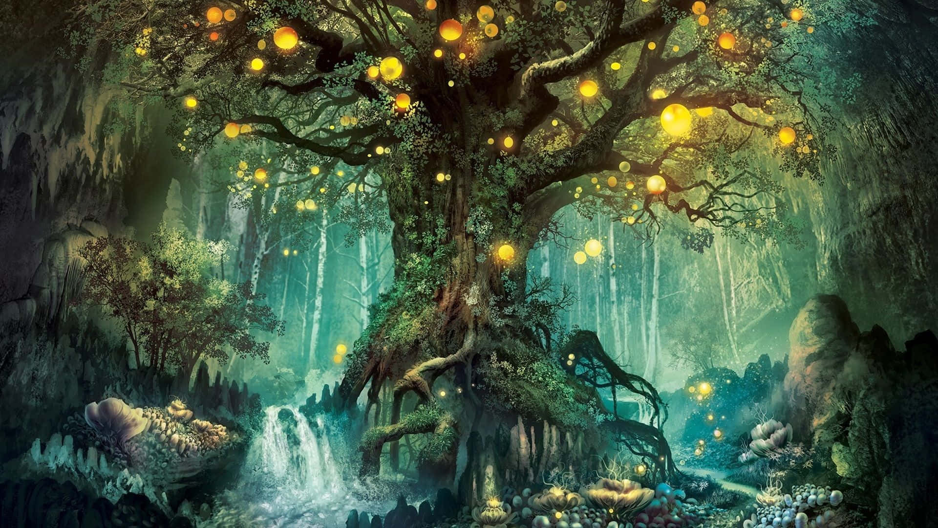 Fairy Forest 桌布 壁紙 — 一棵雄偉的古樹，在神秘的森林洞穴中閃爍著發光球體，並有層疊瀑布。