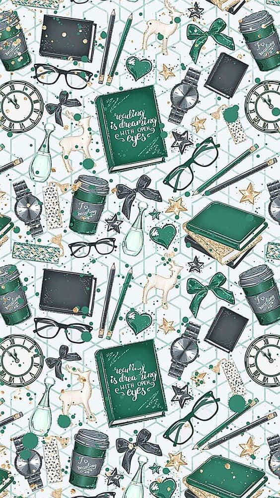 Cute Slytherin 桌布 壁紙 — 一款俏皮圖案壁紙，以淺色背景襯托綠色書籍、眼鏡、咖啡杯和文具用品。