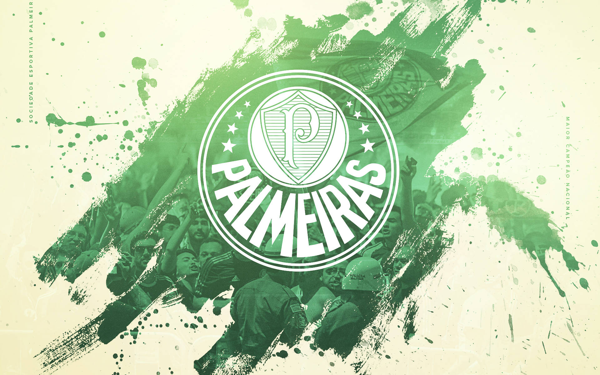 Palmeiras 桌布 壁紙 — 一款充滿動感的綠色和奶油色桌布，以帕爾梅拉斯標誌為特色，周圍是歡呼的球迷，帶有油漆飛濺效果。