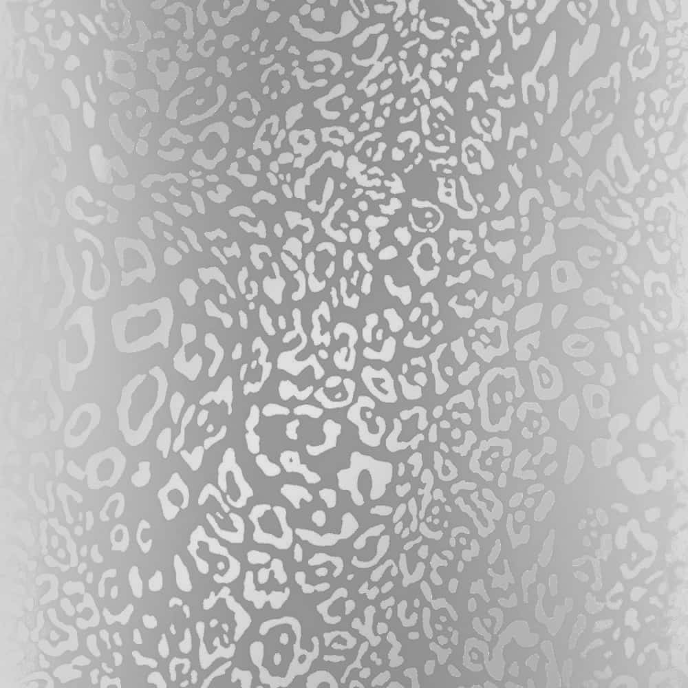 White Leopard Print 桌布 壁紙 — 一款單色壁紙，呈現密集的豹紋圖案，採用不同深淺的灰色和白色。