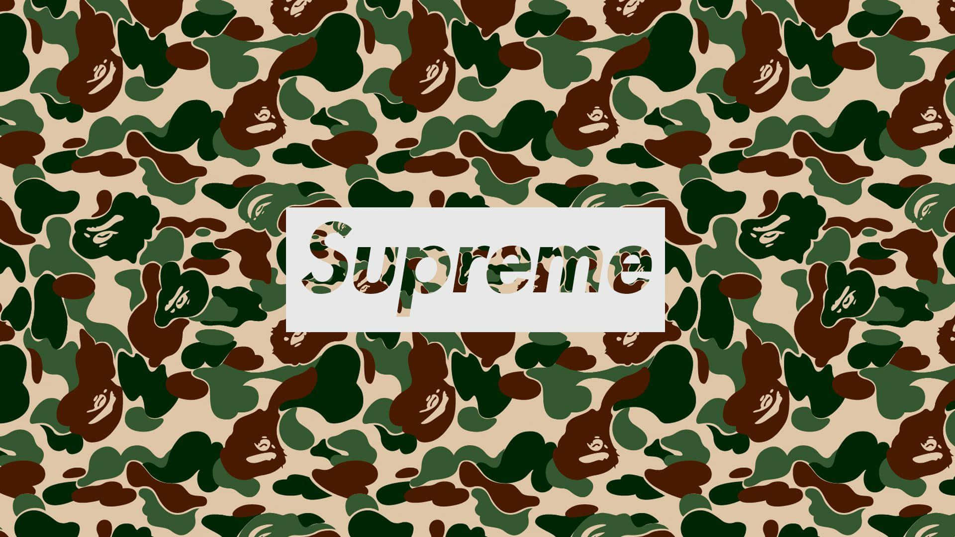 Bape 動態 桌布 壁紙 — 一款大膽的迷彩圖案壁紙，Supreme 標誌居中在白色方框中。