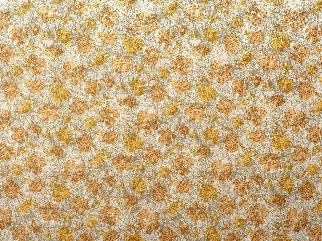Yellow Pattern 桌布 壁紙 — 一款帶有紋理的壁紙，在斑駁的奶油色和灰色背景上散佈著金色赭色花卉圖案。