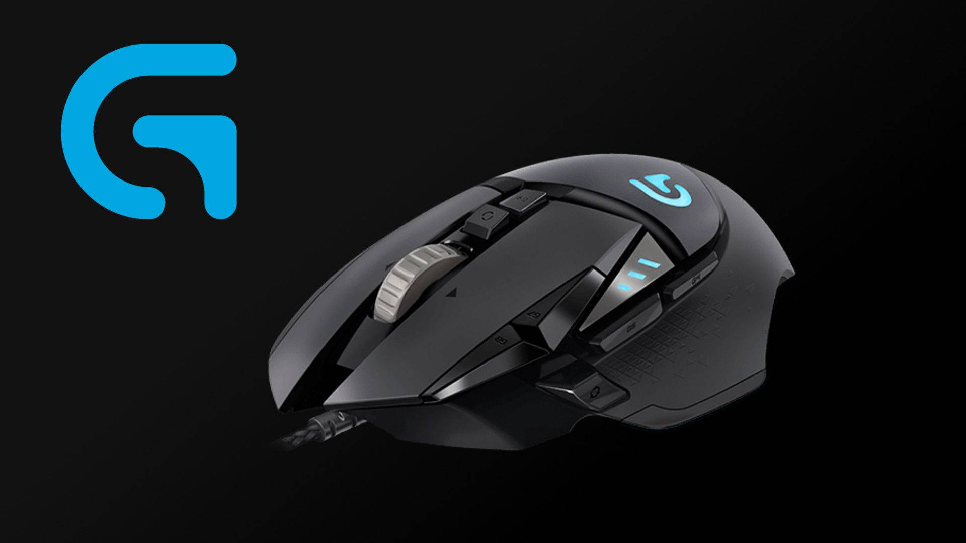 Logitech 桌布 壁紙 — 一款時尚的黑色Logitech遊戲滑鼠，帶有發光藍色點綴和標誌，背景為深色。