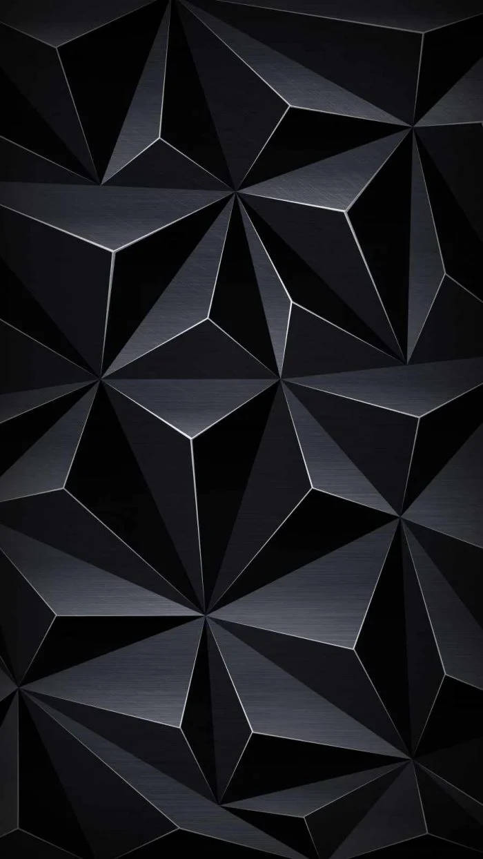 iPhone 13 Pro 桌布 壁紙 — 一款時尚的黑色幾何壁紙，具有銳利的三角形切面和拉絲金屬質感。