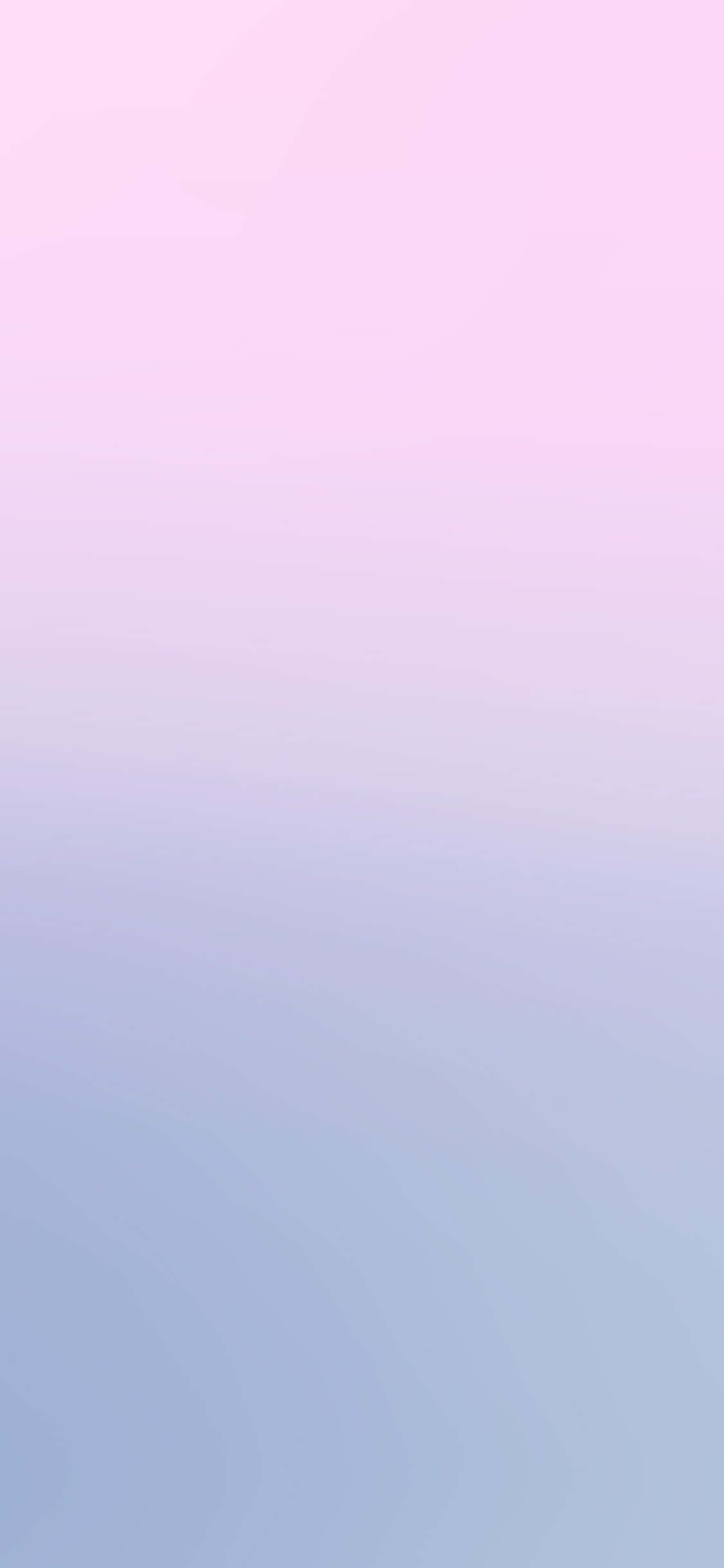 Pastel Blue And Pink 桌布 壁紙 — 一款柔和漸層壁紙，從頂部的粉紅色漸變到底部的淺藍色，帶有微妙的波浪紋理。
