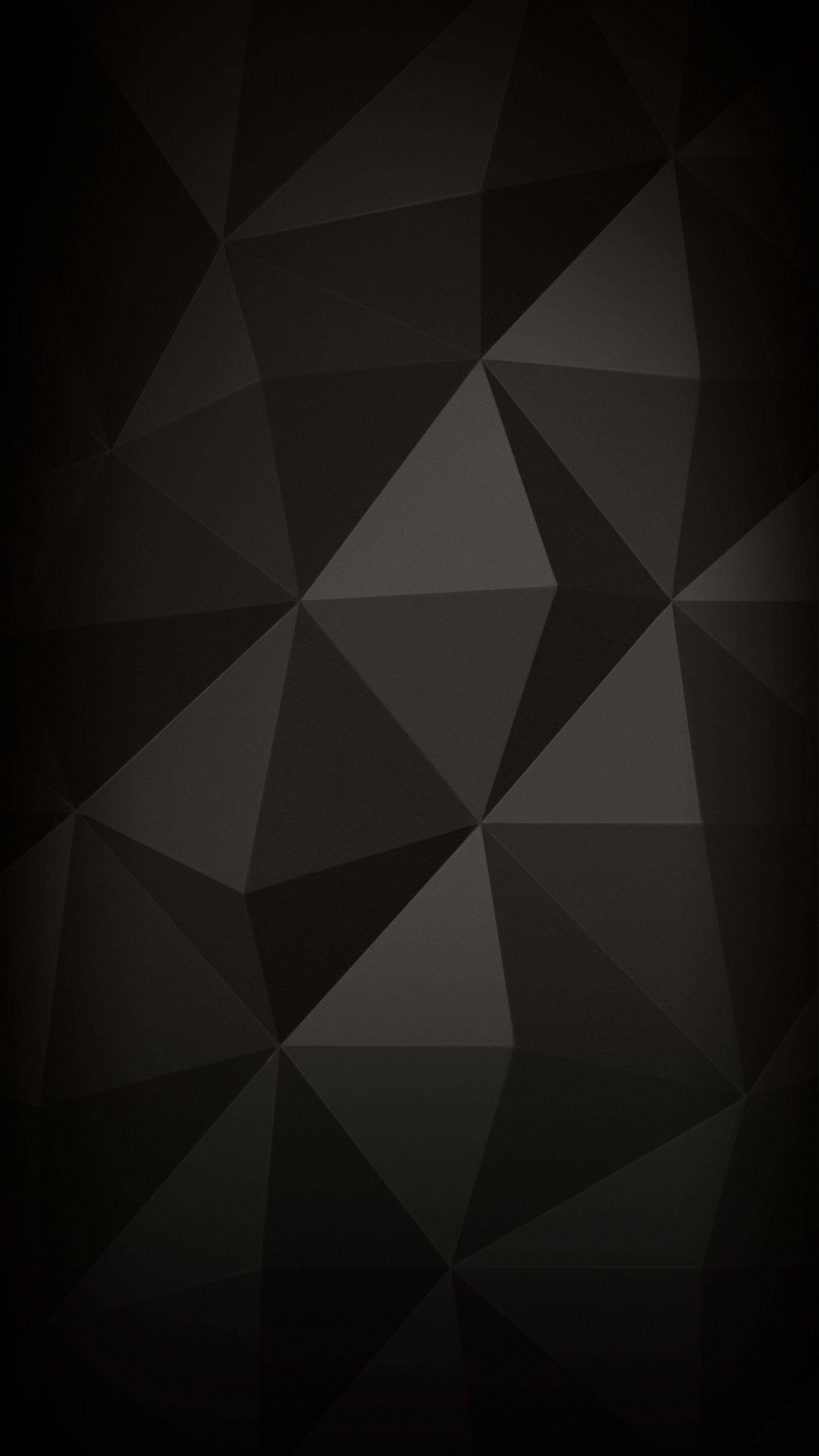 Black 桌布 壁紙 — 一款極簡抽象風格的桌布，以深灰色三角形漸層形成幾何圖案。