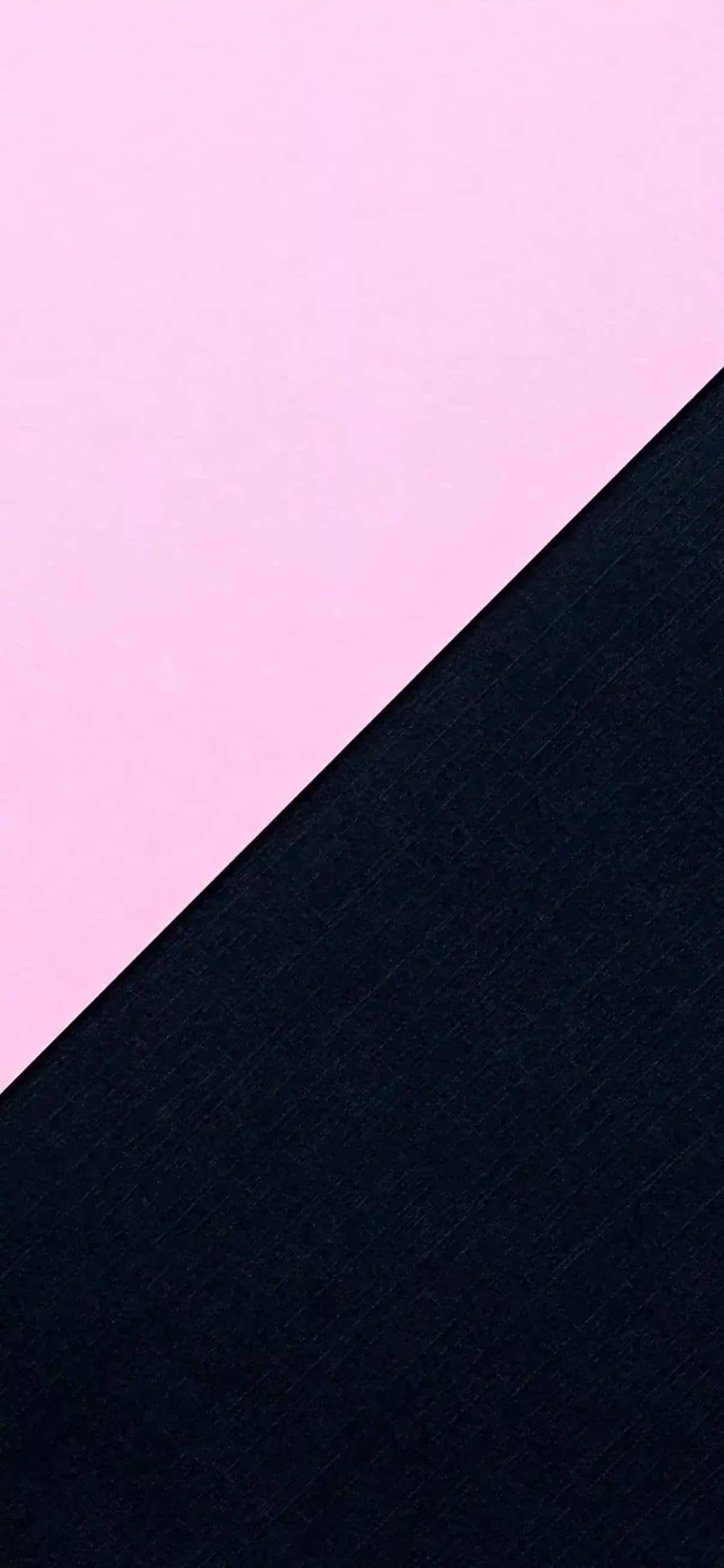 Pink Black 桌布 壁紙 — 一款極簡風格壁紙，以對角線分割柔軟粉紅色與質感黑色布料。