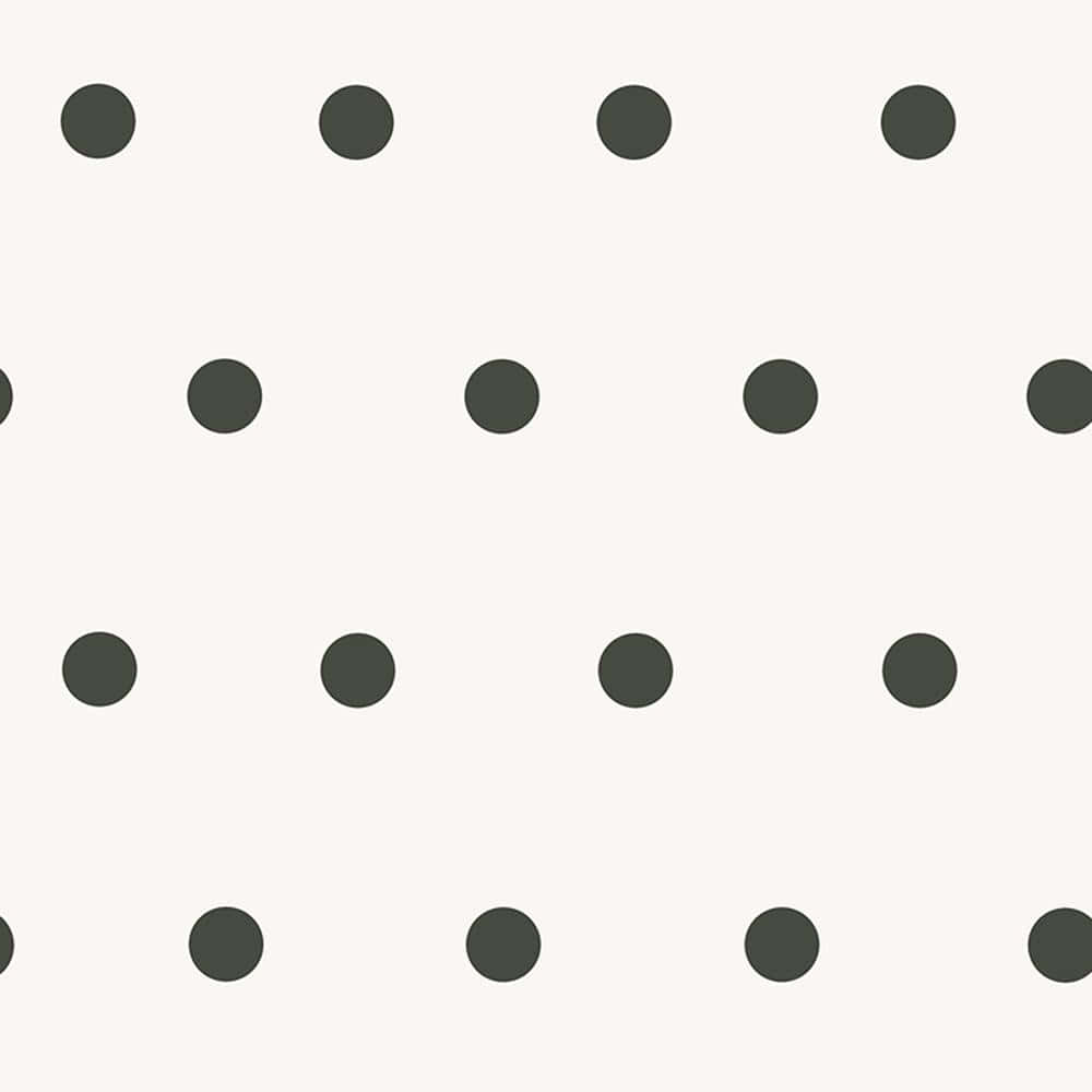 Black Polka Dot 桌布 壁紙 — 一款極簡風格壁紙，淺奶油色背景上均勻分佈深灰色圓點。