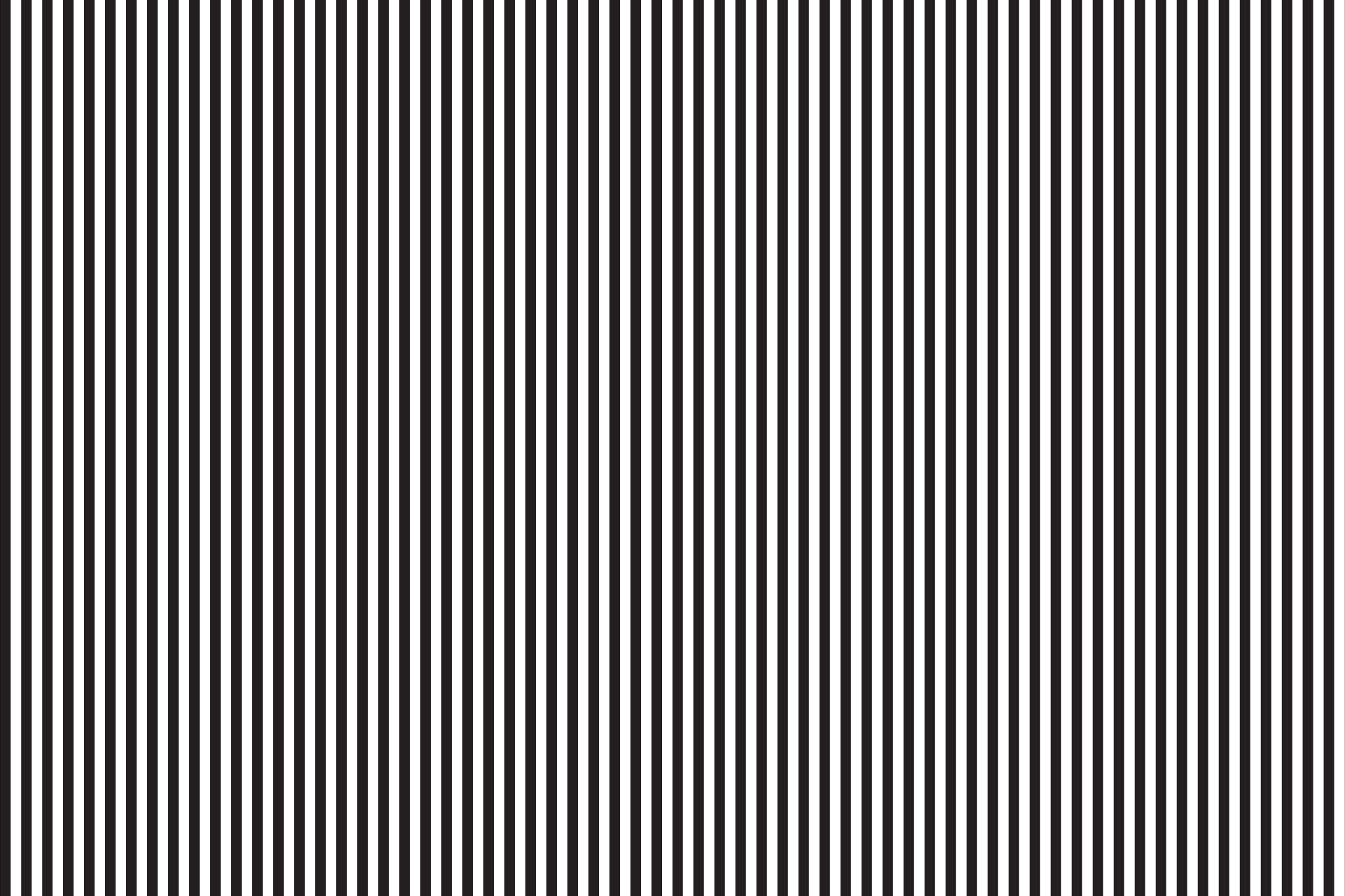 Black And White Striped 桌布 壁紙 — 一款極簡風格的壁紙，均勻分佈的垂直黑白條紋營造出大膽的幾何圖案。
