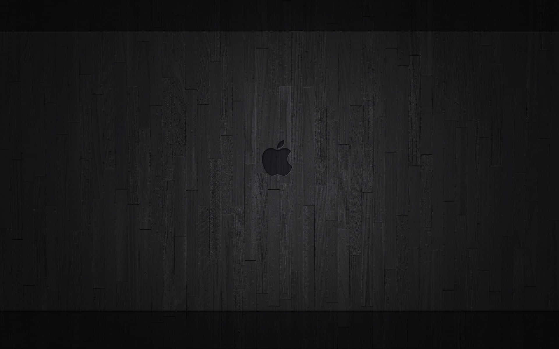 Black Macbook 桌布 壁紙 — 一款極簡風格的深色木紋壁紙，中央帶有低調的Apple標誌，採用單色調。