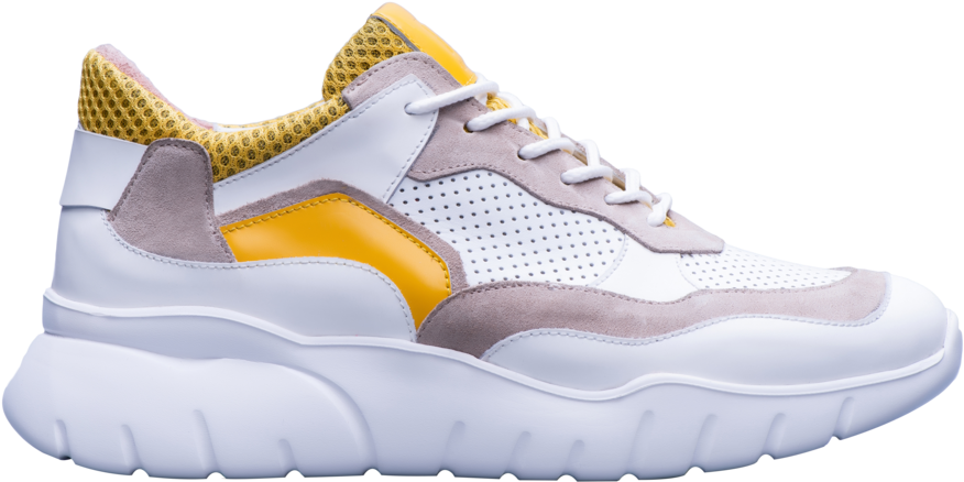 Sneaker 桌布 壁紙 — 一款現代厚底運動鞋，白色鞋身搭配黃色點綴和米色麂皮拼接，黑色背景。