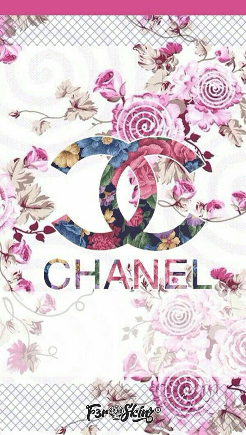 Pink Chanel Logo 桌布 壁紙 — 一款花卉壁紙，以白色背景搭配粉紅色邊框，Chanel 標誌內填滿色彩繽紛的玫瑰和藤蔓。