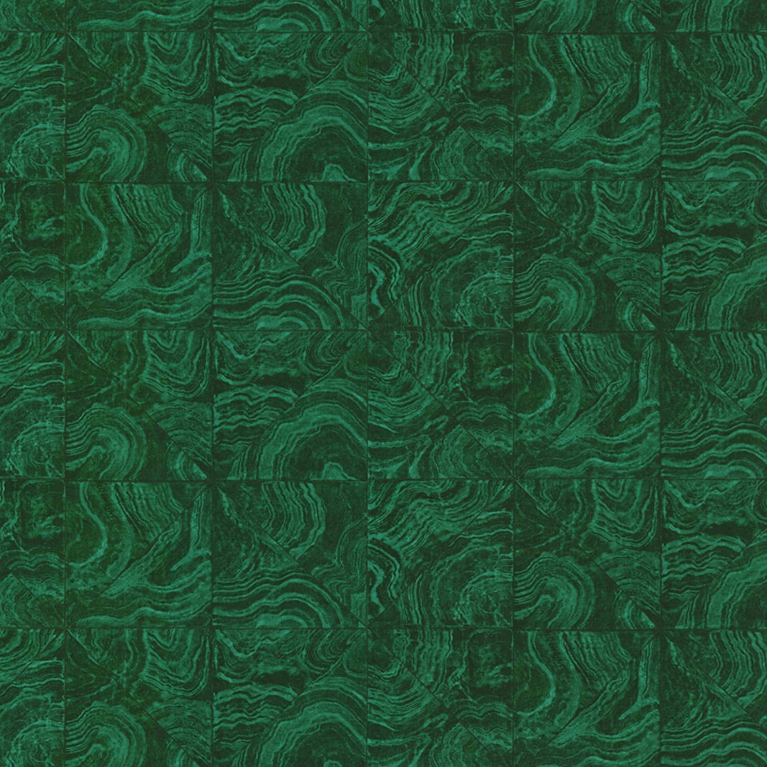 Emerald Green 桌布 壁紙 — 一款豐富的祖母綠色壁紙，在方形瓷磚網格中帶有旋渦狀的孔雀石圖案。