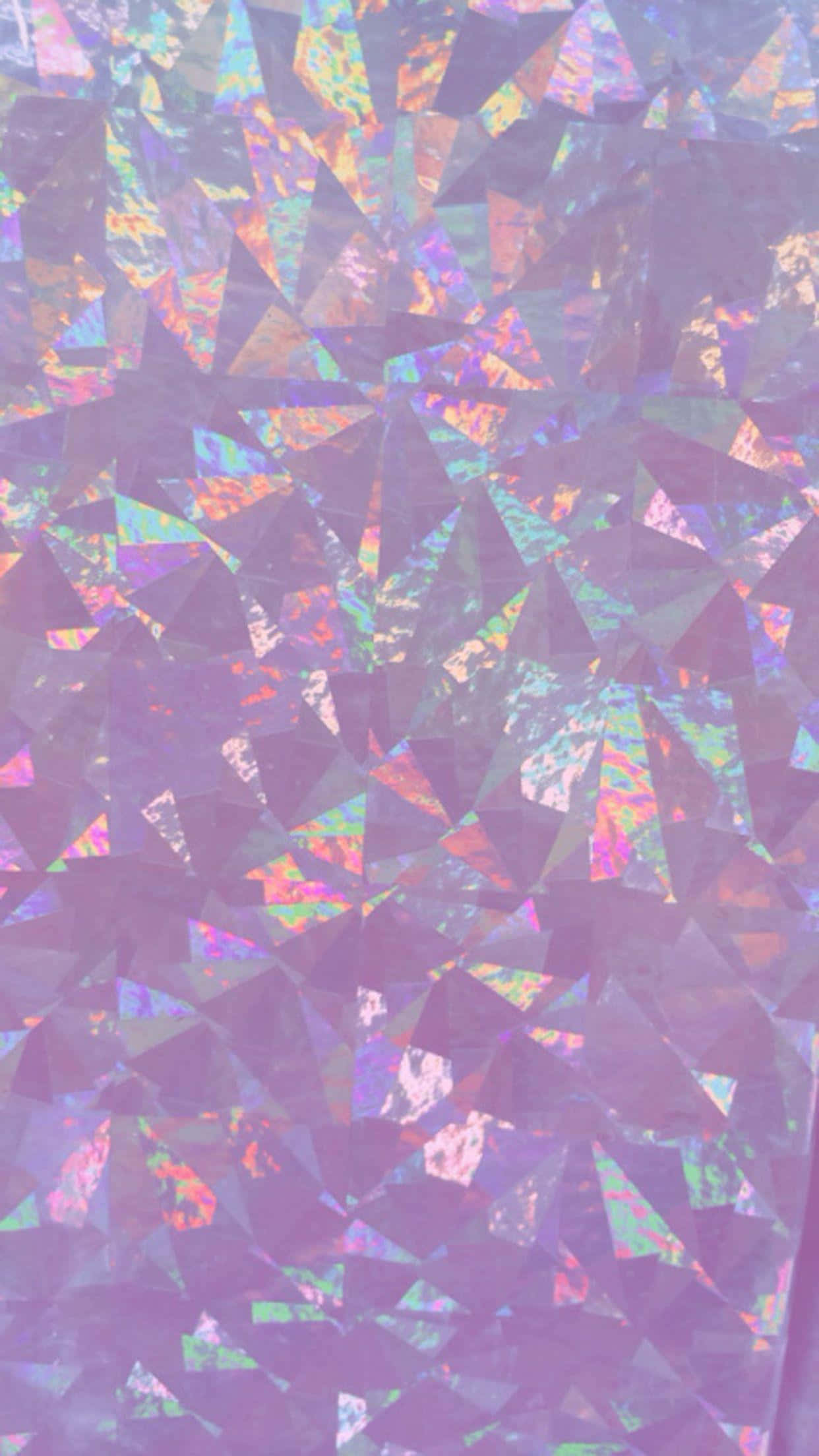 Hologram 桌布 壁紙 — 一款閃爍的全息壁紙，帶有破碎的幾何形狀，在柔和的紫色底色上反射出彩虹般的虹彩。