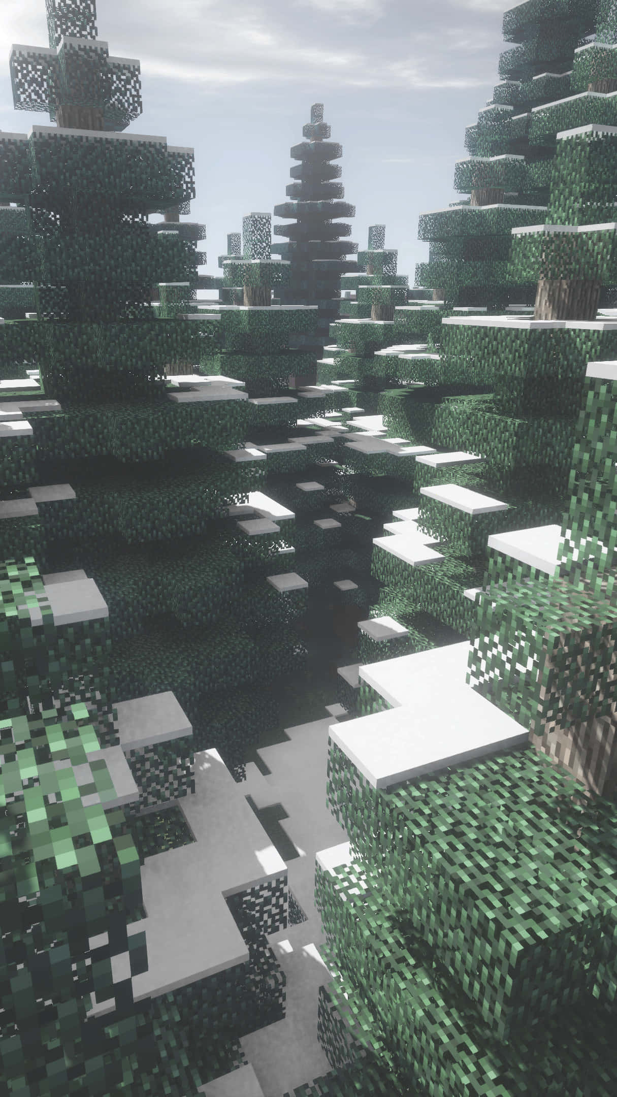 Minecraft Phone 桌布 壁紙 — 一片像素化森林，由方塊狀的綠色樹木組成，樹頂有白色積雪，襯著蒼白的天空。