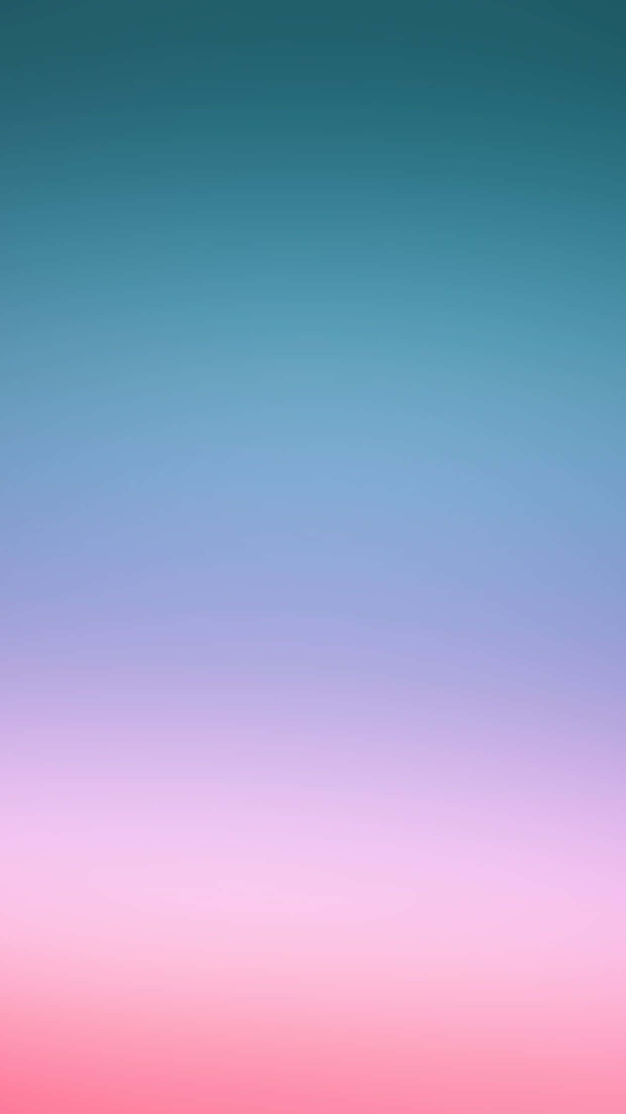 Pink And Blue 桌布 壁紙 — 一片寧靜的漸層天空，從青綠色過渡到柔和粉紅色，沒有可見的物體或地平線。