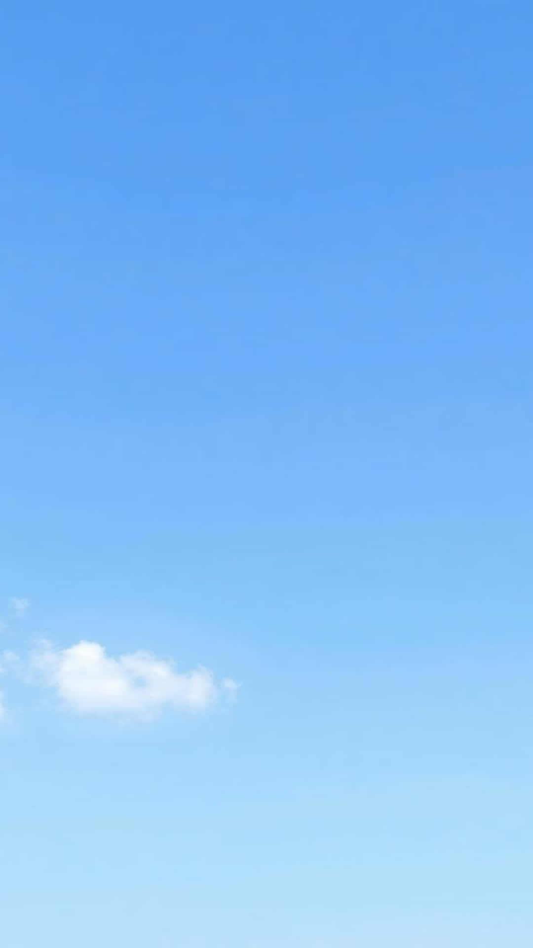 Clear Blue Sky Minimal Wallpaper 壁紙 — 一片廣闊清澈的藍天，有一朵蓬鬆的白雲在左下角附近漂浮。