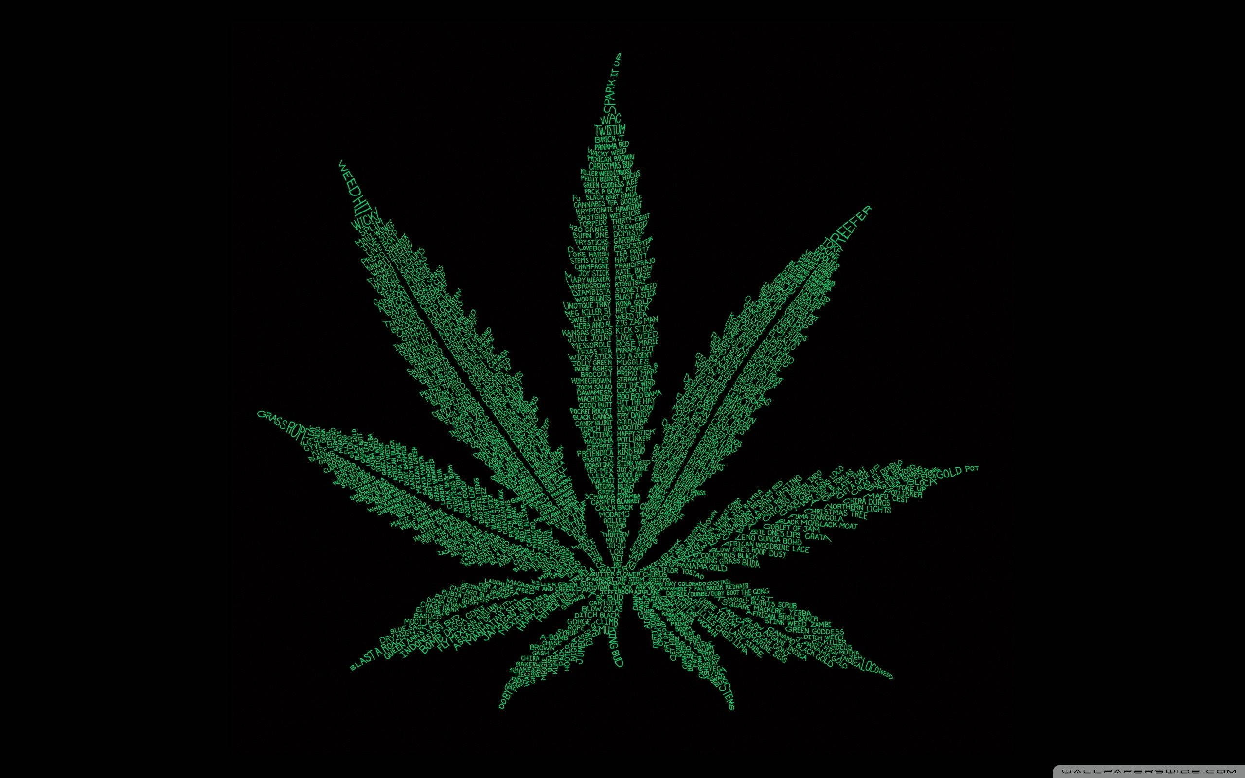 大麻 桌布 壁紙 — 一片由密集文字字母組成的鮮綠色大麻葉，襯以純黑背景。
