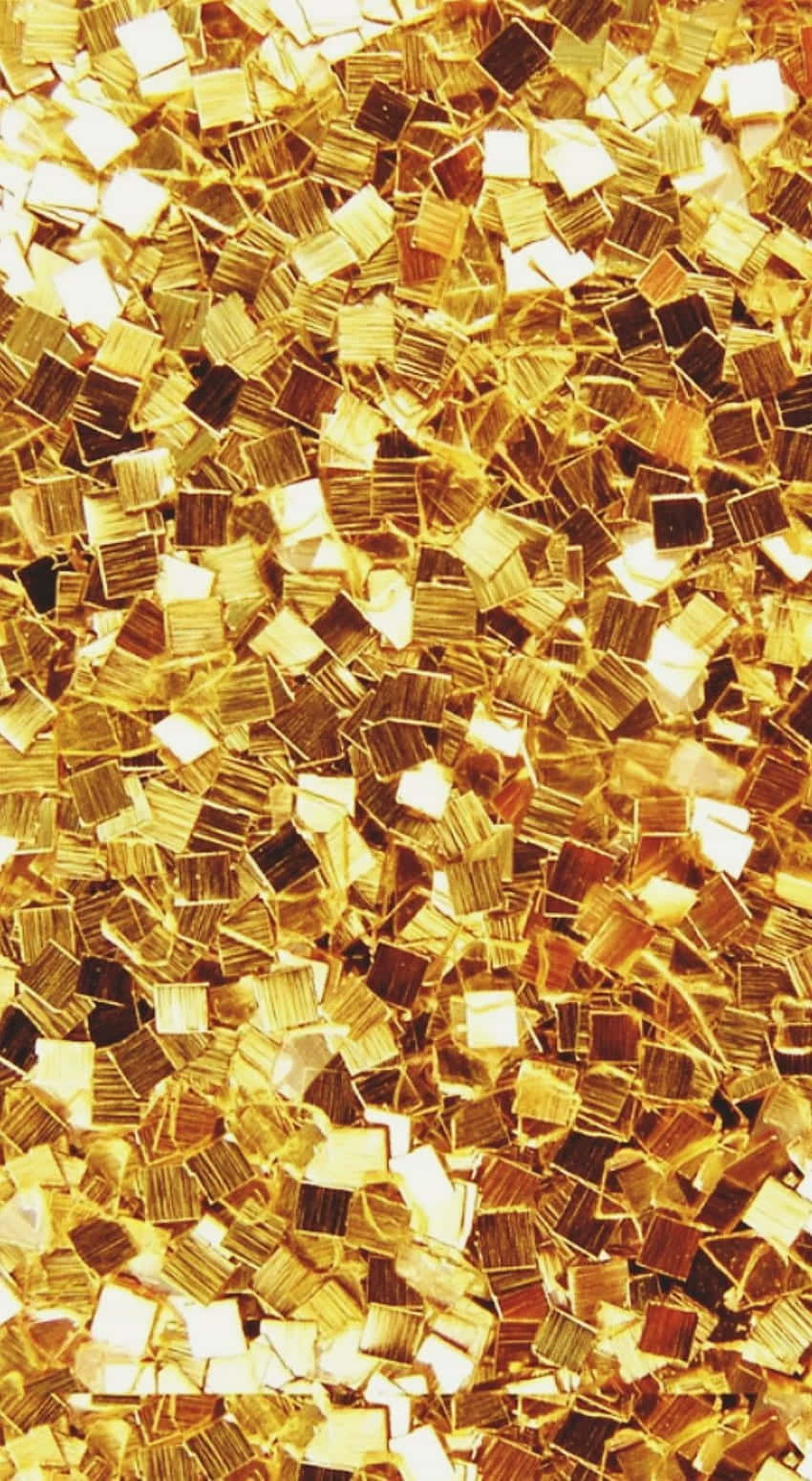 Yellow Glitter 桌布 壁紙 — 一片耀眼的金色方形亮片，捕捉光線，閃爍著閃爍的反射。