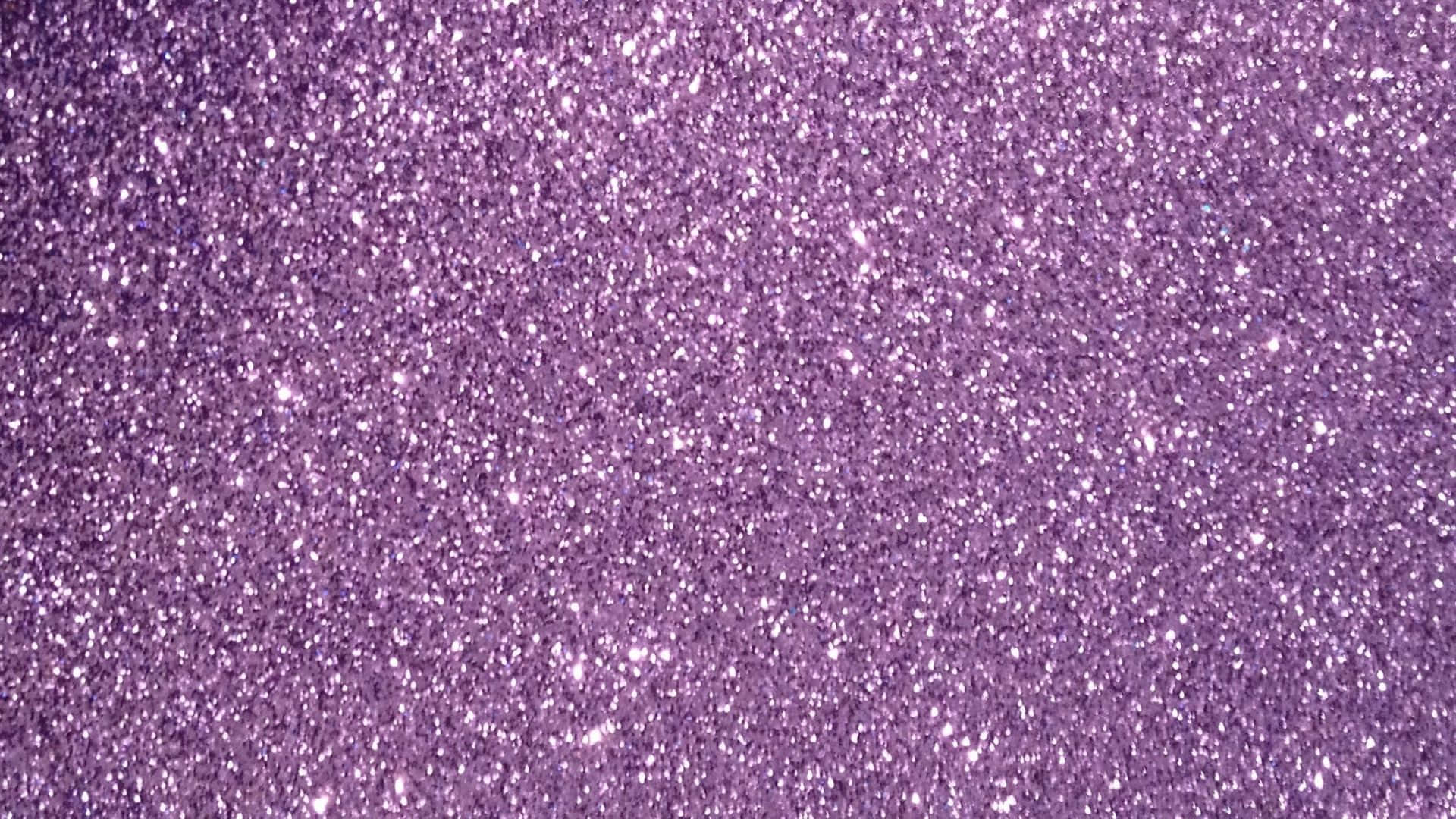 High Resolution Glitter 桌布 壁紙 — 一片閃爍的細紫色亮粉，帶有明亮的白色亮點在表面閃爍。