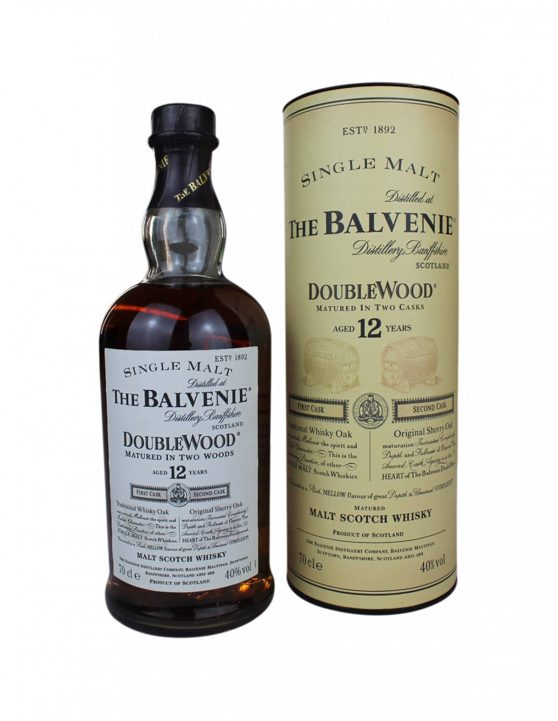 Drink 桌布 壁紙 — 一瓶 The Balvenie DoubleWood 12 Year Old 單一麥芽蘇格蘭威士忌和圓柱形盒子並排放在乾淨的白色背景前。