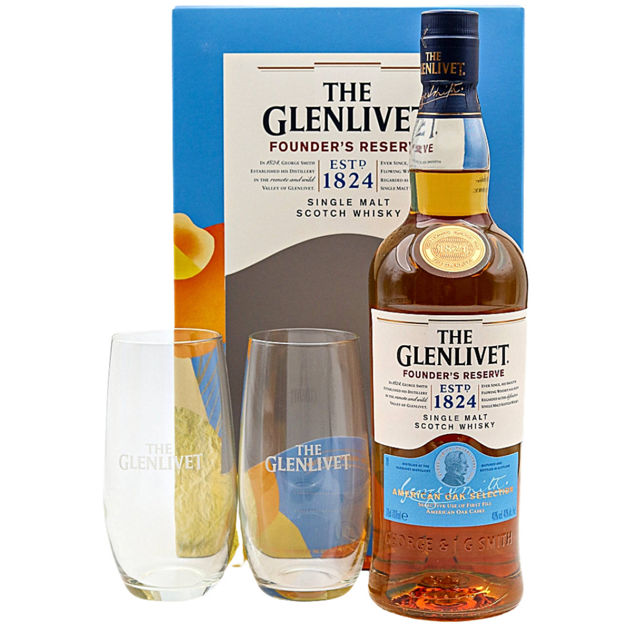 Box 桌布 壁紙 — 一瓶 The Glenlivet Founder's Reserve 單一麥芽蘇格蘭威士忌，搭配兩個品牌品酒杯，以及其藍白相間的盒子，置於潔白背景前。