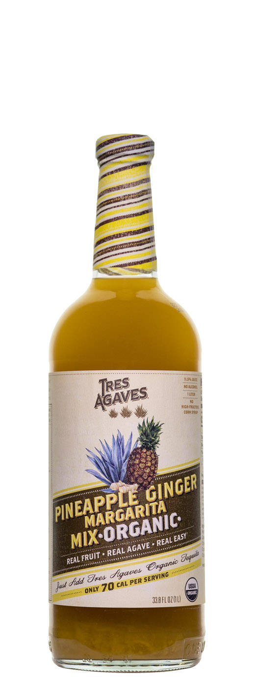 drinks 桌布 壁紙 — 一瓶 Tres Agaves 鳳梨生薑瑪格麗特混合飲料，帶有黃色和棕色條紋的頸標。