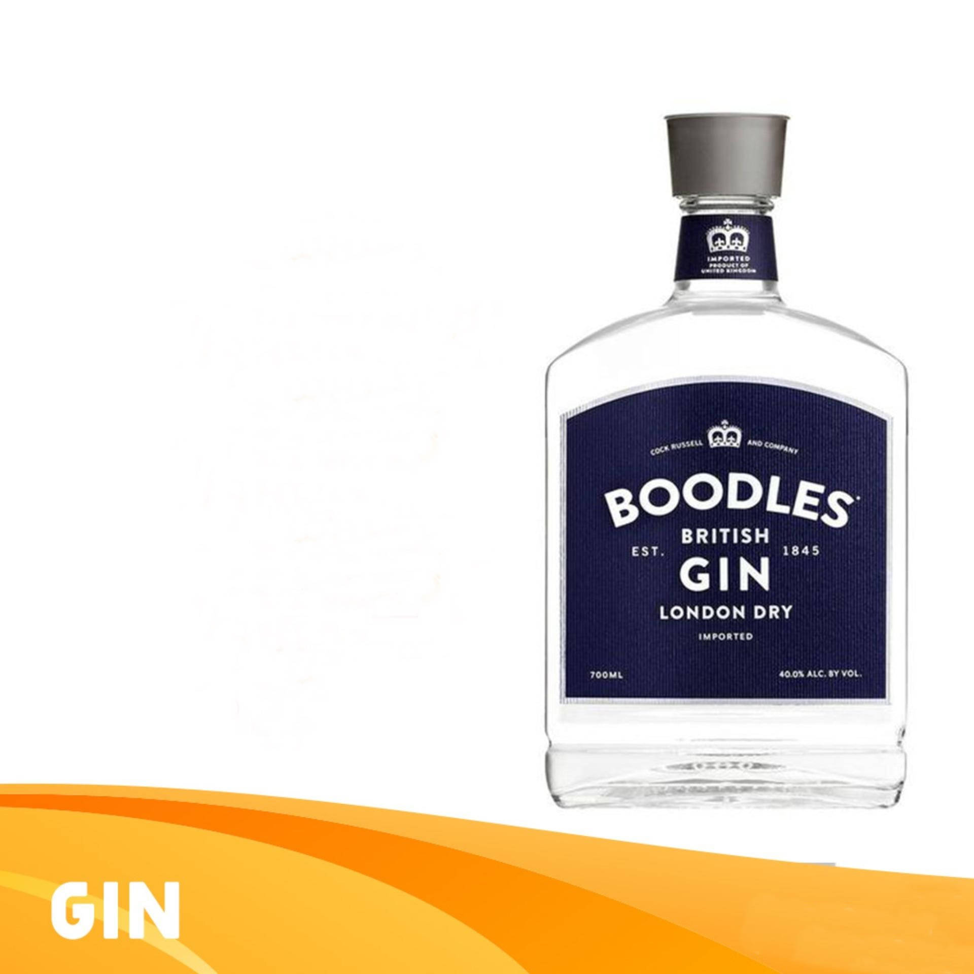 cocktail 桌布 壁紙 — 一瓶Boodles British Gin透明玻璃瓶，帶有海軍藍標籤和銀色瓶蓋，立在白色背景前，底部有橙色波浪圖案。