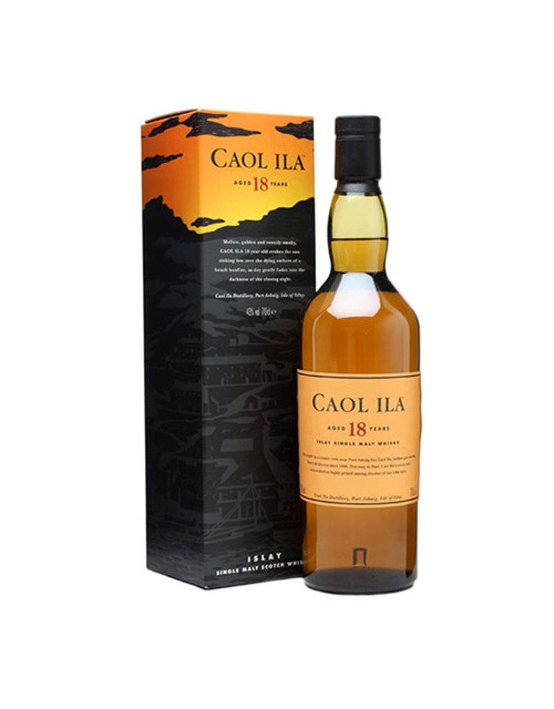 alcohol 桌布 壁紙 — 一瓶Caol Ila 18年艾雷島單一麥芽威士忌，旁邊是其橙色和黑色的盒子，背景為白色。